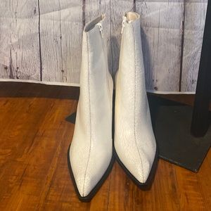 NWOT JEFFREY CAMPBELL WHITE RENEGADES DISTRESSED BOOTS
